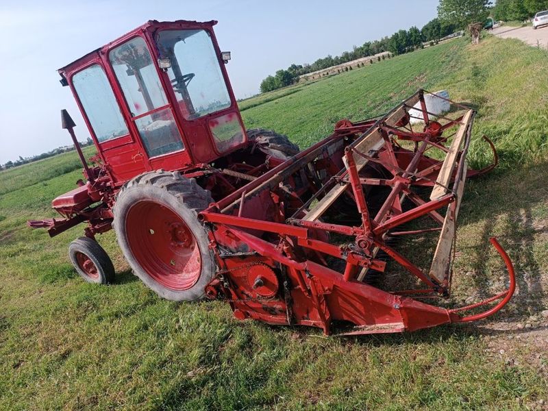 Beda uradigan traktor sotiladi Beda uradigan traktor sotiladi