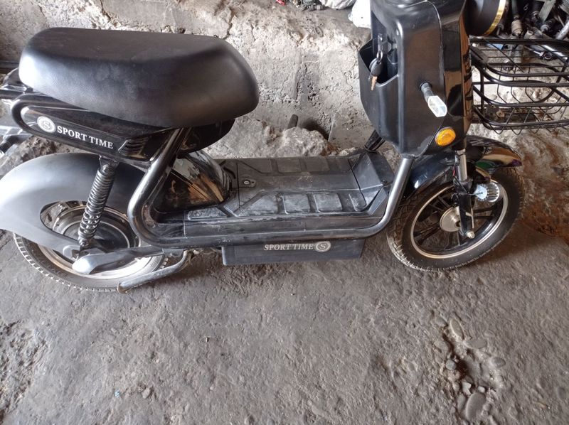 Skuter elektroniy Skuter elektroniy