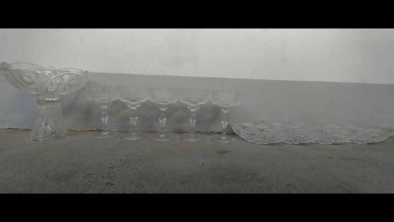 Стекло одна ваза пять маленьких вазочек четыре салатнитс Стекло одна ваза пять маленьких вазочек четыре салатнитс