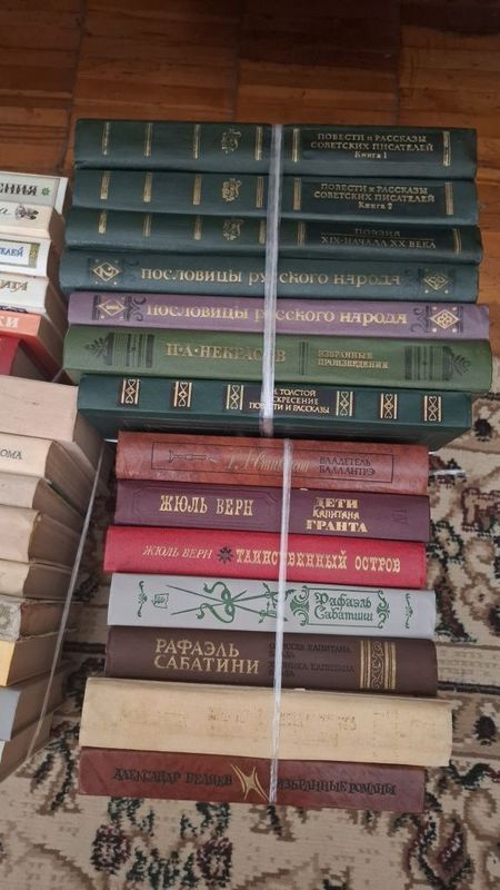 Продаю разные книги .Издания советского времени. Продаю разные книги .Издания советского времени.