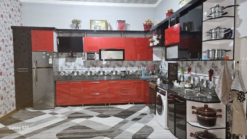 Продам кухонную гарнитуру Продам кухонную гарнитуру