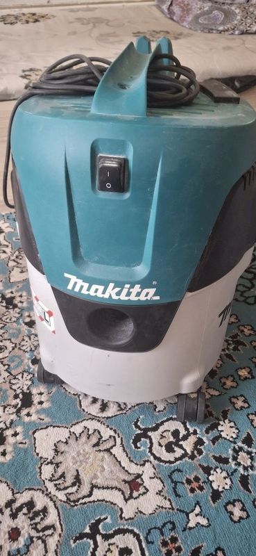 Строительный пылесос макита