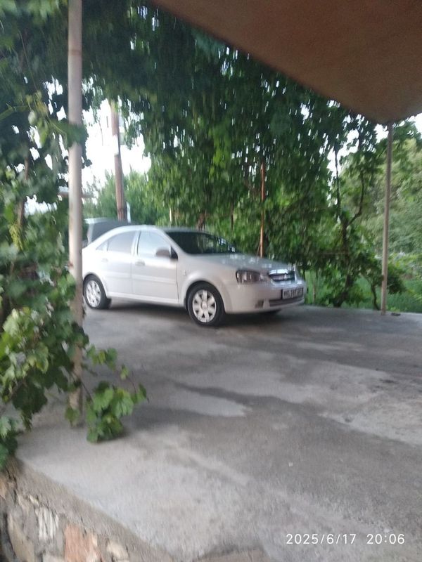 Автомабил ласетти