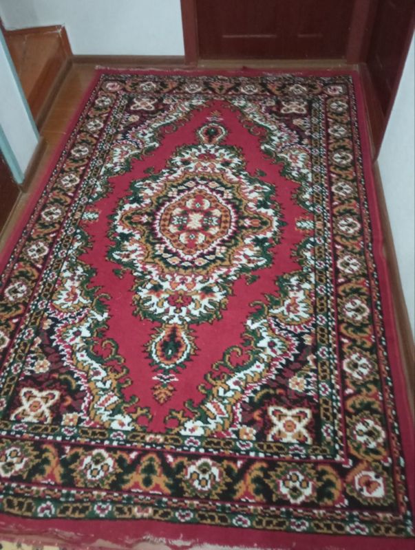 Gilamlar sotiladi