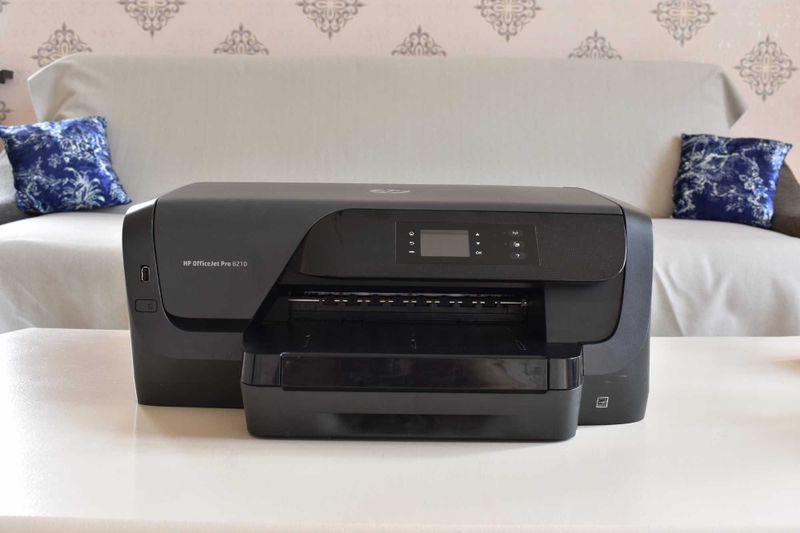 Цветной принтер HP officejet PRO 8210