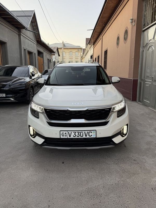 Kia Seltos Full с люкли! 2023 Узимники!!!