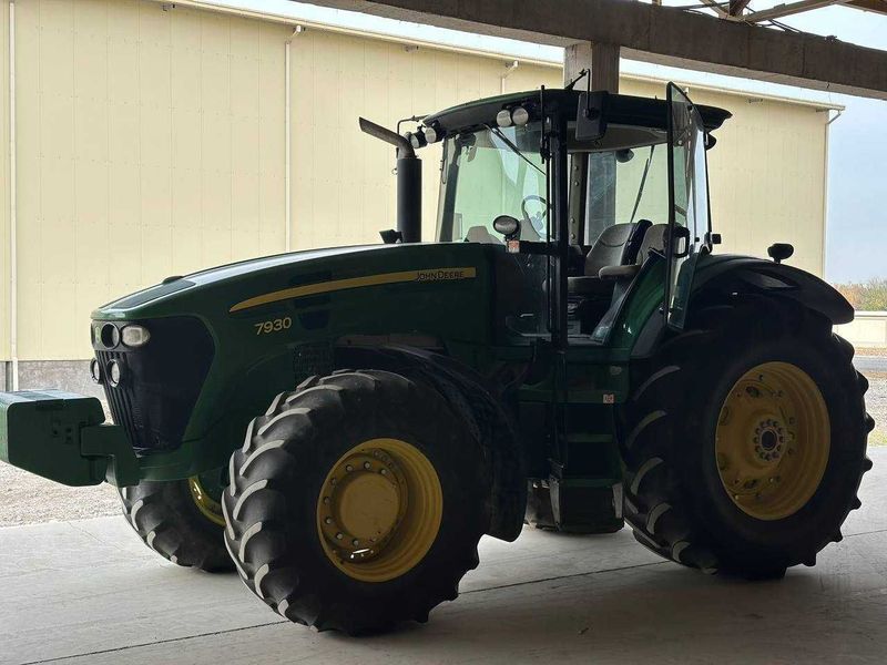 Трактор John Deere 7930