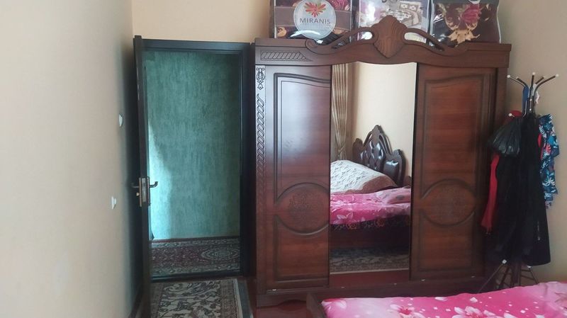 Dom yangiyo'l shaxar baxt mfy 3 xonali 1 - etaj 80 m² atapleni Dom yangiyo'l shaxar baxt mfy 3 xonali 1 - etaj 80 m² atapleni