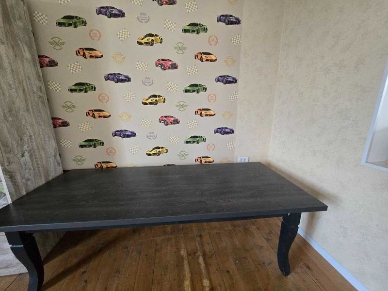 Стол для гостинной