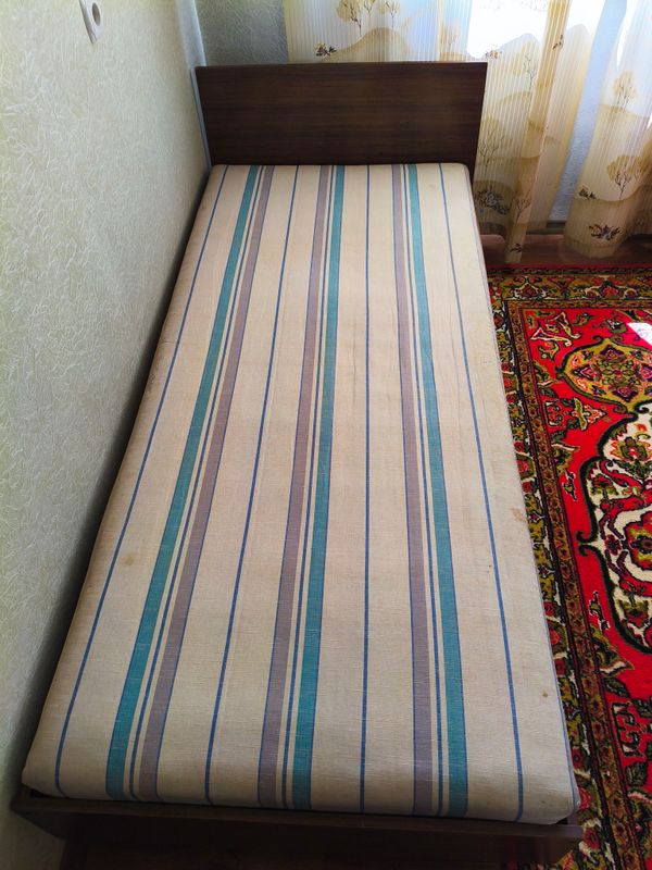 Кровать