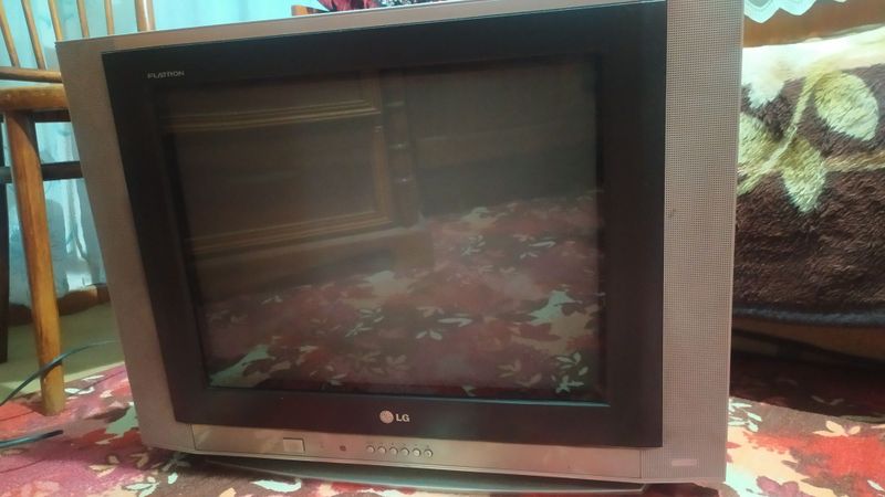 Телевизор LG 21fx slim Телевизор LG 21fx slim