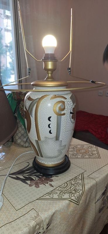 Продам настольную лампу с абажуром