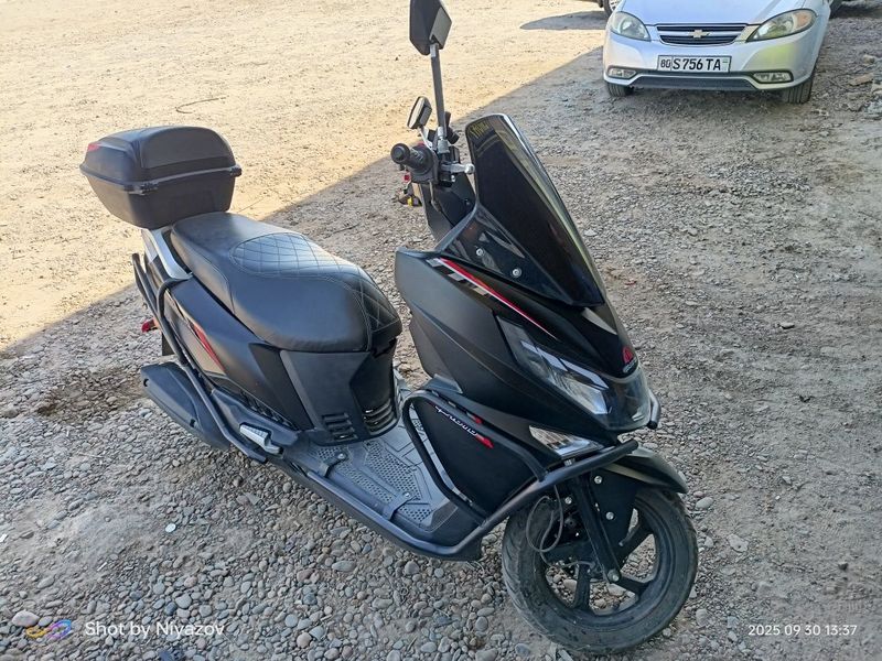 Скутер Qiumotors 150 cc