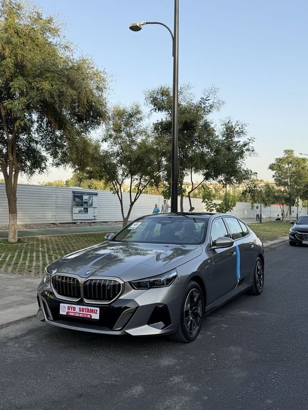 BMW i5 Самая Фуловая! 35L M Sport BMW i5 Самая Фуловая! 35L M Sport