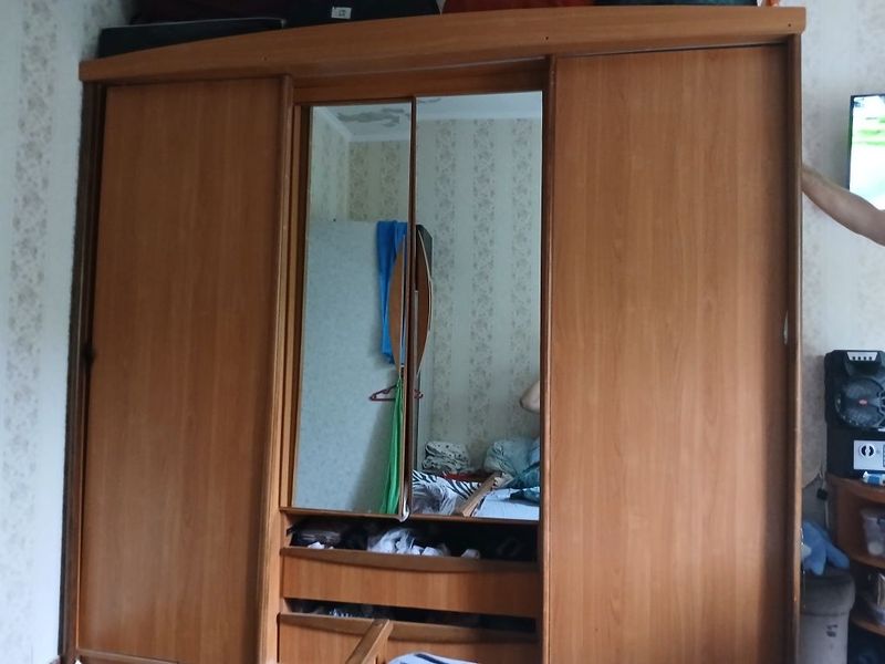 Продаю срочно большой шкаф Продаю срочно большой шкаф