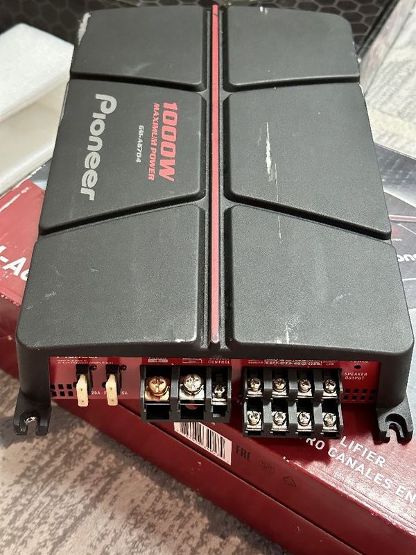 Усилитель звука Pioneer 1000w 4 канальный Усилитель звука Pioneer 1000w 4 канальный