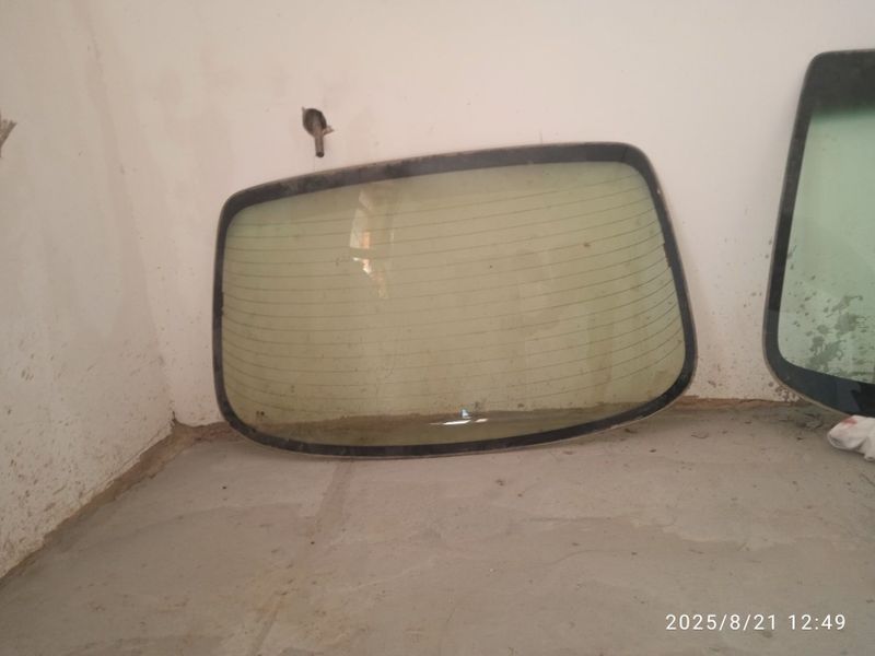 Daewoo leganza orqa oynasi Daewoo leganza orqa oynasi