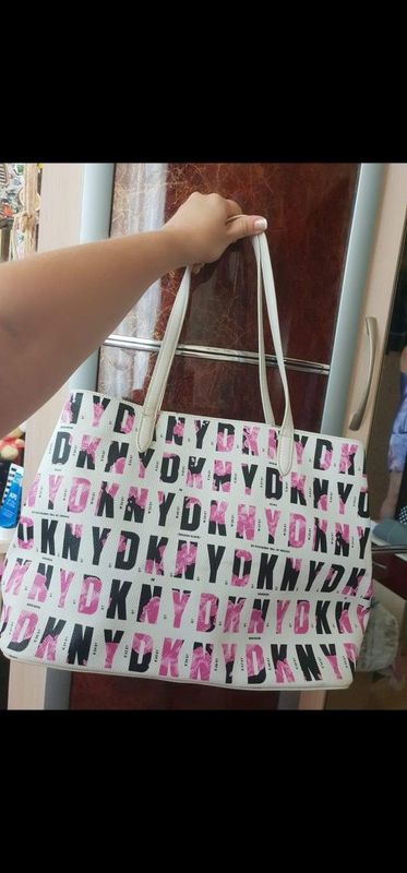 Сумка Dkny оригинал состояние отличное Сумка Dkny оригинал состояние отличное