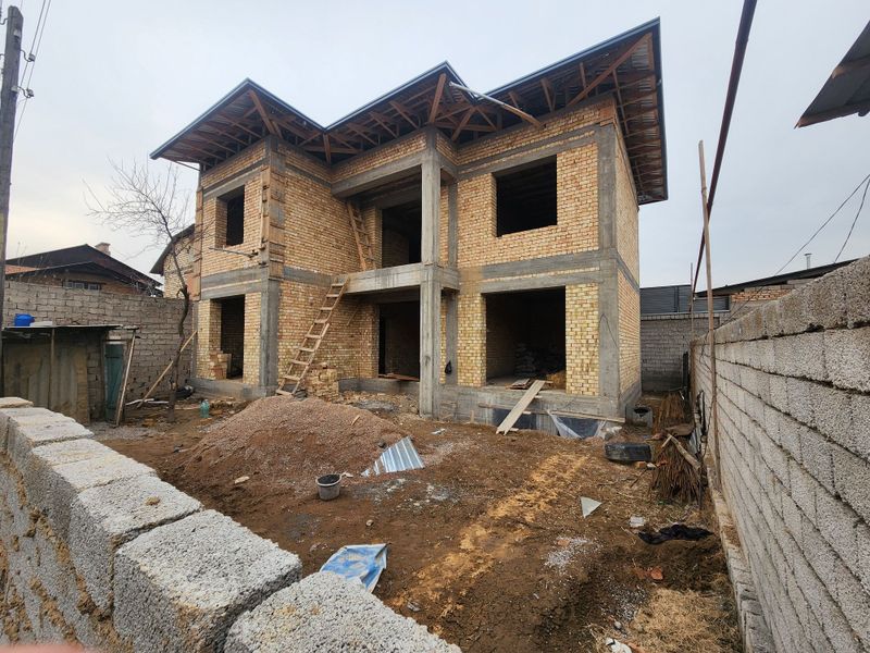 Yangi Uzbekiston bog'i tarafdan 2,5 sotix uchaska sotiladi Yangi Uzbekiston bog'i tarafdan 2,5 sotix uchaska sotiladi