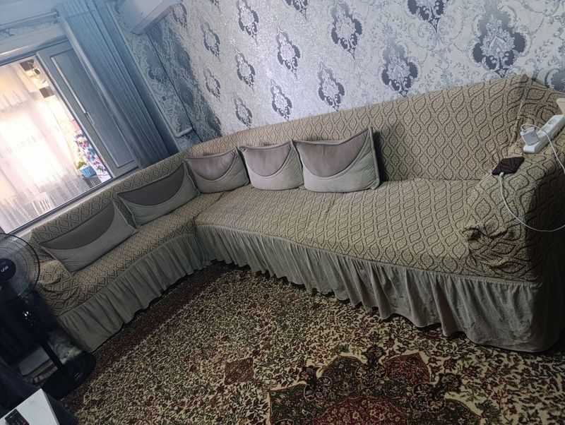 Ugalok divan sotiladi Ugalok divan sotiladi