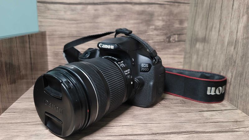 Canon 700D Фотоаппарат, 18-135 STM объектив билан сотилади