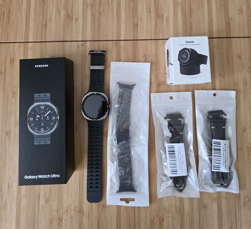 Samsung Watch Ultra + 3 новых ремешка + стаканчик зарядки