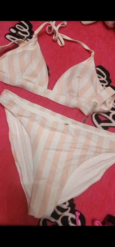 Купальник L 48 рр Victoria's Secret оригинал новый Купальник L 48 рр Victoria's Secret оригинал новый