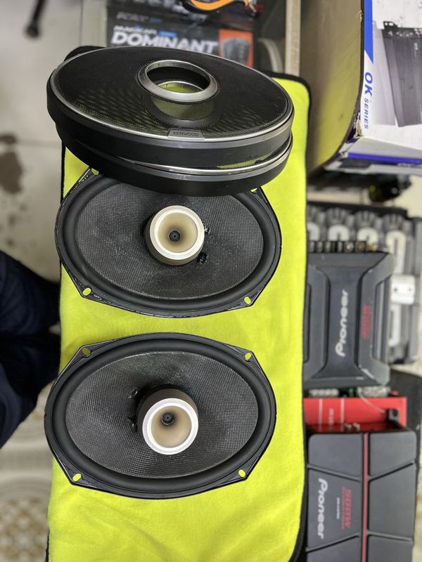 KENWOOD 700w li botaks kalonka sotiladi KENWOOD 700w li botaks kalonka sotiladi