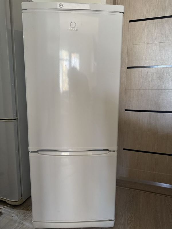 Indesit rabochi holadilnik