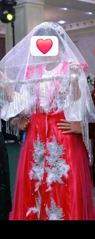 Ko'ylak sotiladi Fata diademalari bilan birga Ko'ylak sotiladi Fata diademalari bilan birga