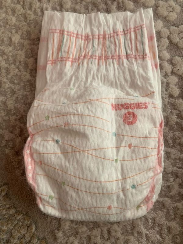 Huggies памперс. Huggies памперс.