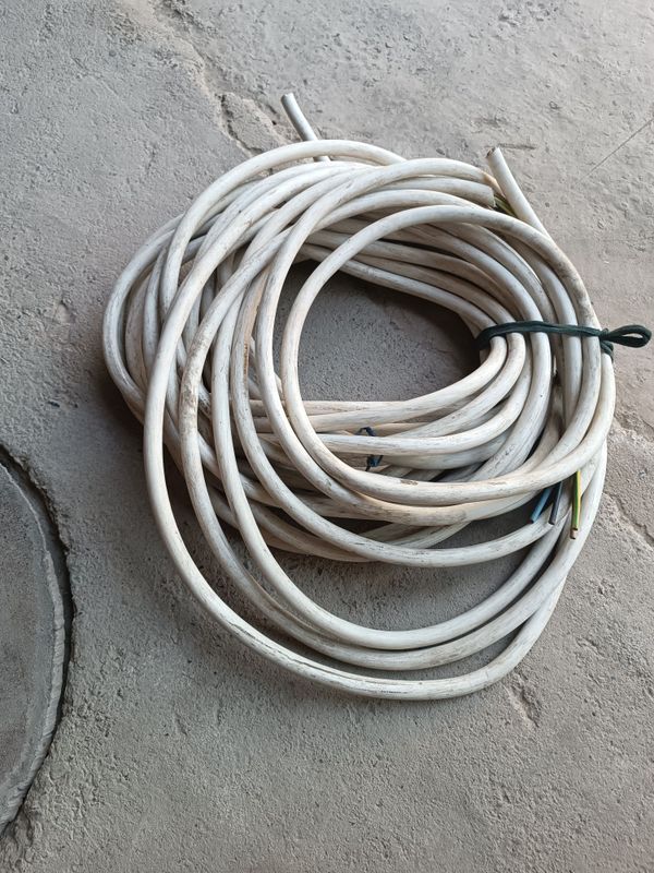 Kabel sotiladi 4x6 20 metr