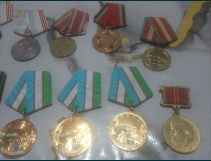 Продам медали и значки Продам медали и значки