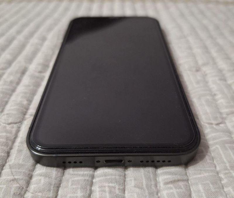 iPhone XR sotiladi iPhone XR sotiladi