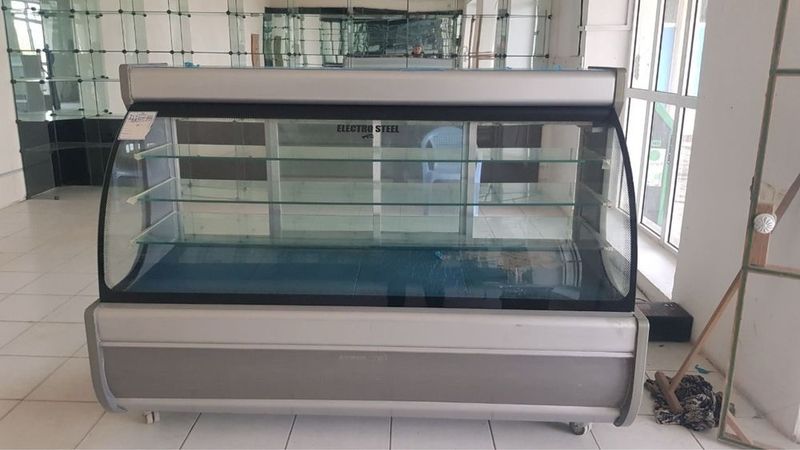 Продается холодильная витрина Electro Steel