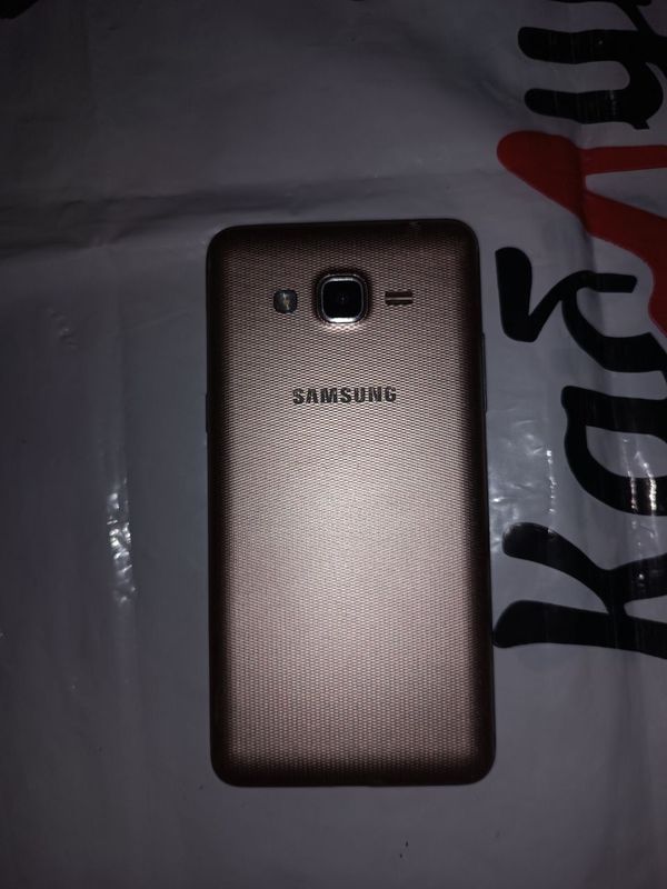 Samsung akuratniy ishlatilgan j5