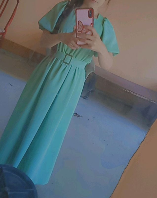 koʻylak oldida 4 burchak yoqali yengi fonarik