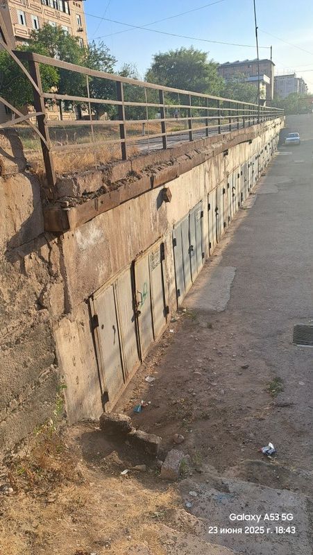 Продаётся капитальный ГАРАЖ мк-р 5/2. р 5/2 Продаётся капитальный ГАРАЖ мк-р 5/2. р 5/2