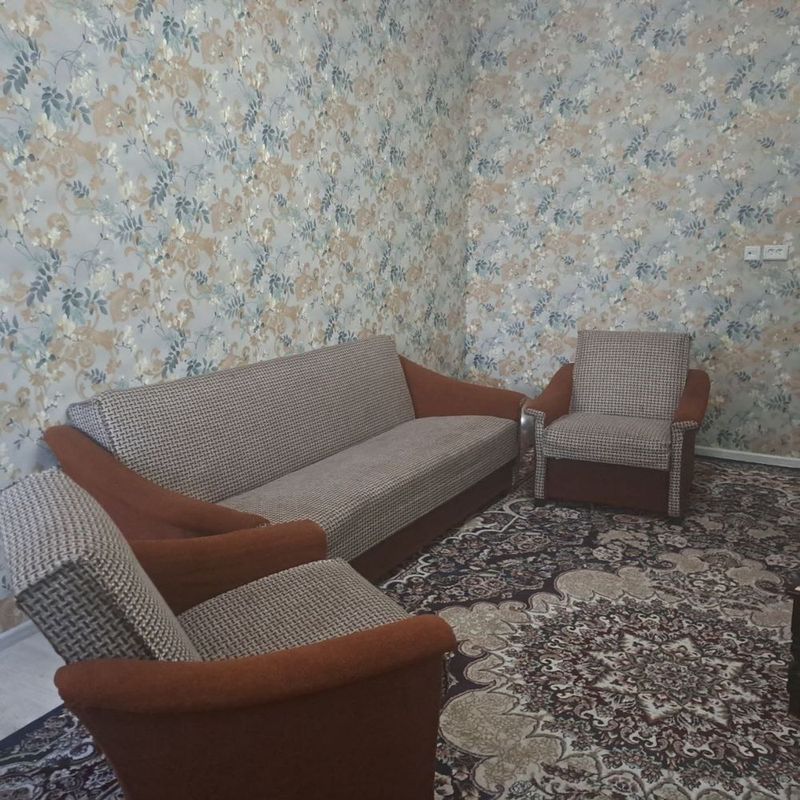 Divan keslo prujinali srochna sotiladi.