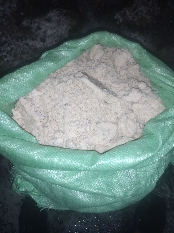 Em moldi sutini komaytiradi gurunch tayor pishgan