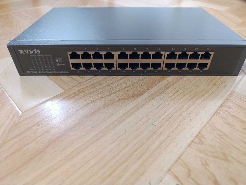 Switch Tenda TEG1024D 24-Port Gigabit Switch Tenda TEG1024D 24-Port Gigabit