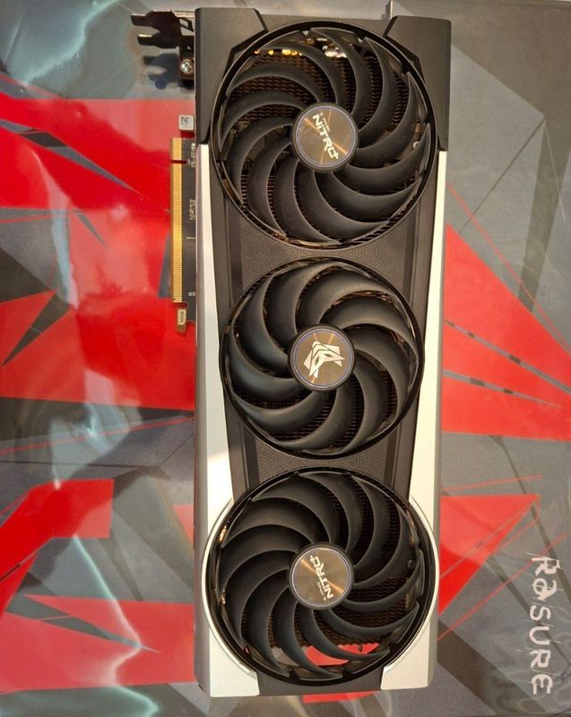 Продается практически новая видео карта RX 6800XT 16GB Продается практически новая видео карта RX 6800XT 16GB
