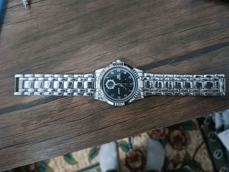 Classic soat sotiladi Classic soat sotiladi