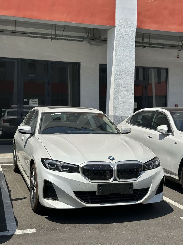 BMW i3 eDrive 35L Full Sotuvda tayyor chegirma narxlarda BMW i3 eDrive 35L Full Sotuvda tayyor chegirma narxlarda