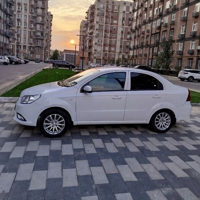 Nexia 3 Sotiladi