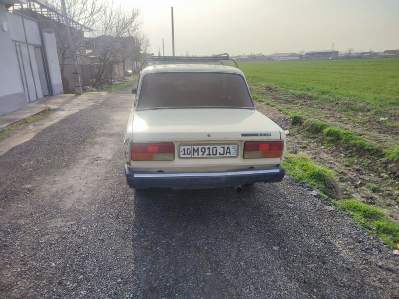 Lada 1994 yili 2107 sotiladi naxtga 1750$ dollar