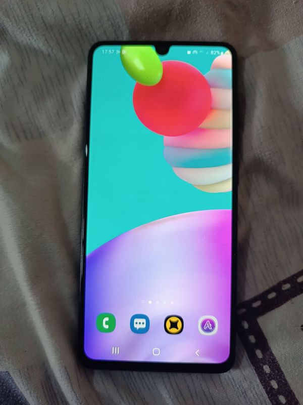 Samsung A41 sotiladi Samsung A41 sotiladi