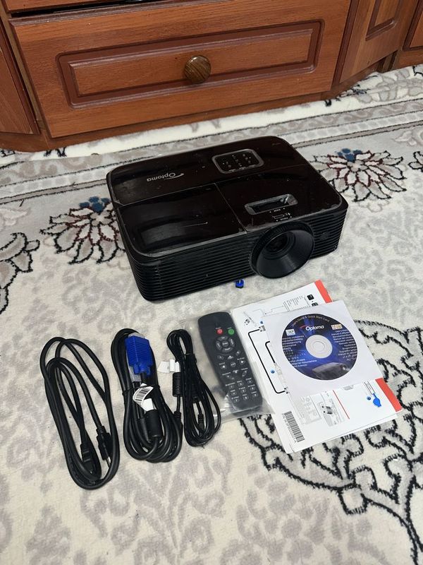 Optoma proektor komplekt pultlari bor hdmi bor tinniq korsatadi yangi Optoma proektor komplekt pultlari bor hdmi bor tinniq korsatadi yangi