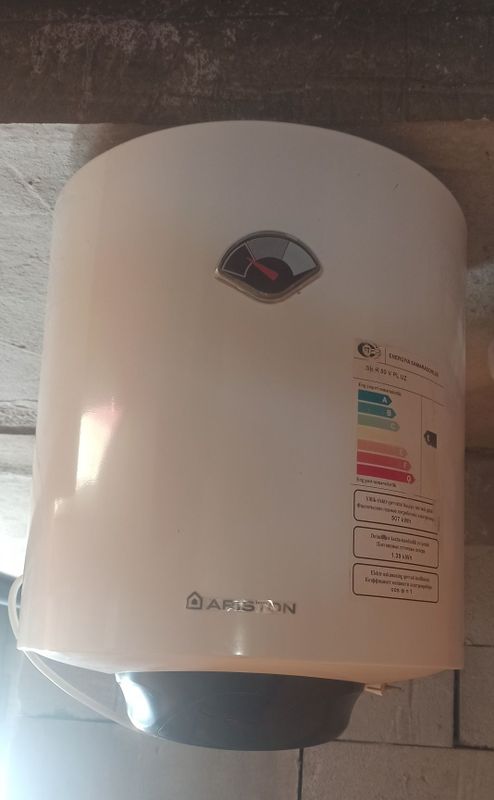 Ariston 50 litirlik sotiladi Ariston 50 litirlik sotiladi