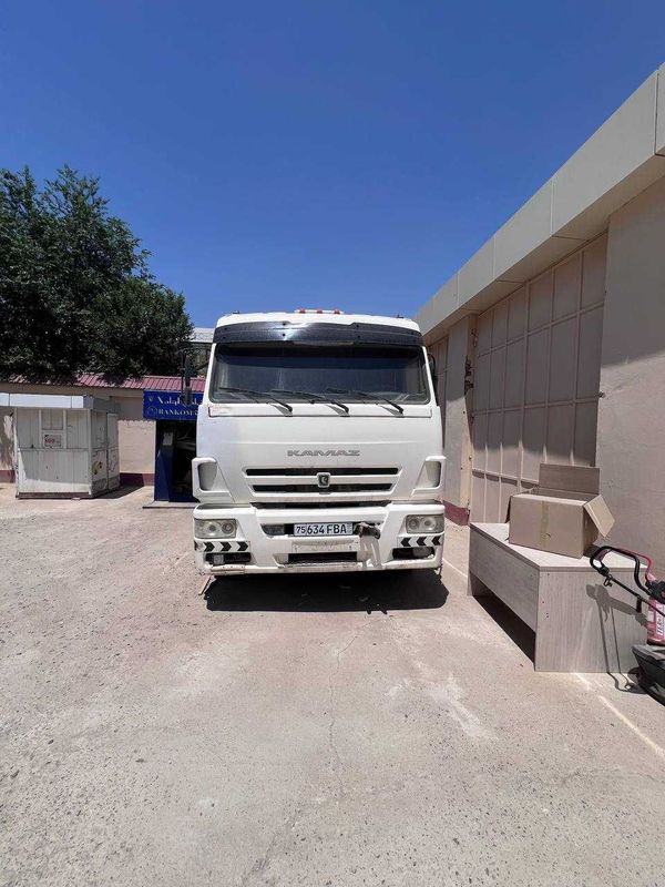 Termiz shahrida KAMAZ rusumli yuk o‘tir tortuvchi sotiladi Termiz shahrida KAMAZ rusumli yuk o‘tir tortuvchi sotiladi